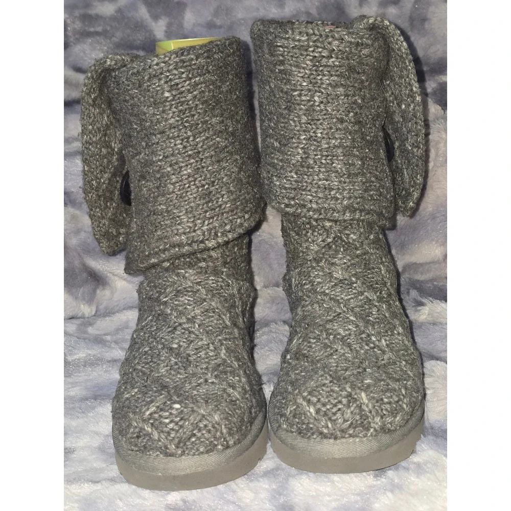 UGG Australia Women's Classic Cardy Lattice knit boots in gray Size 5‎
